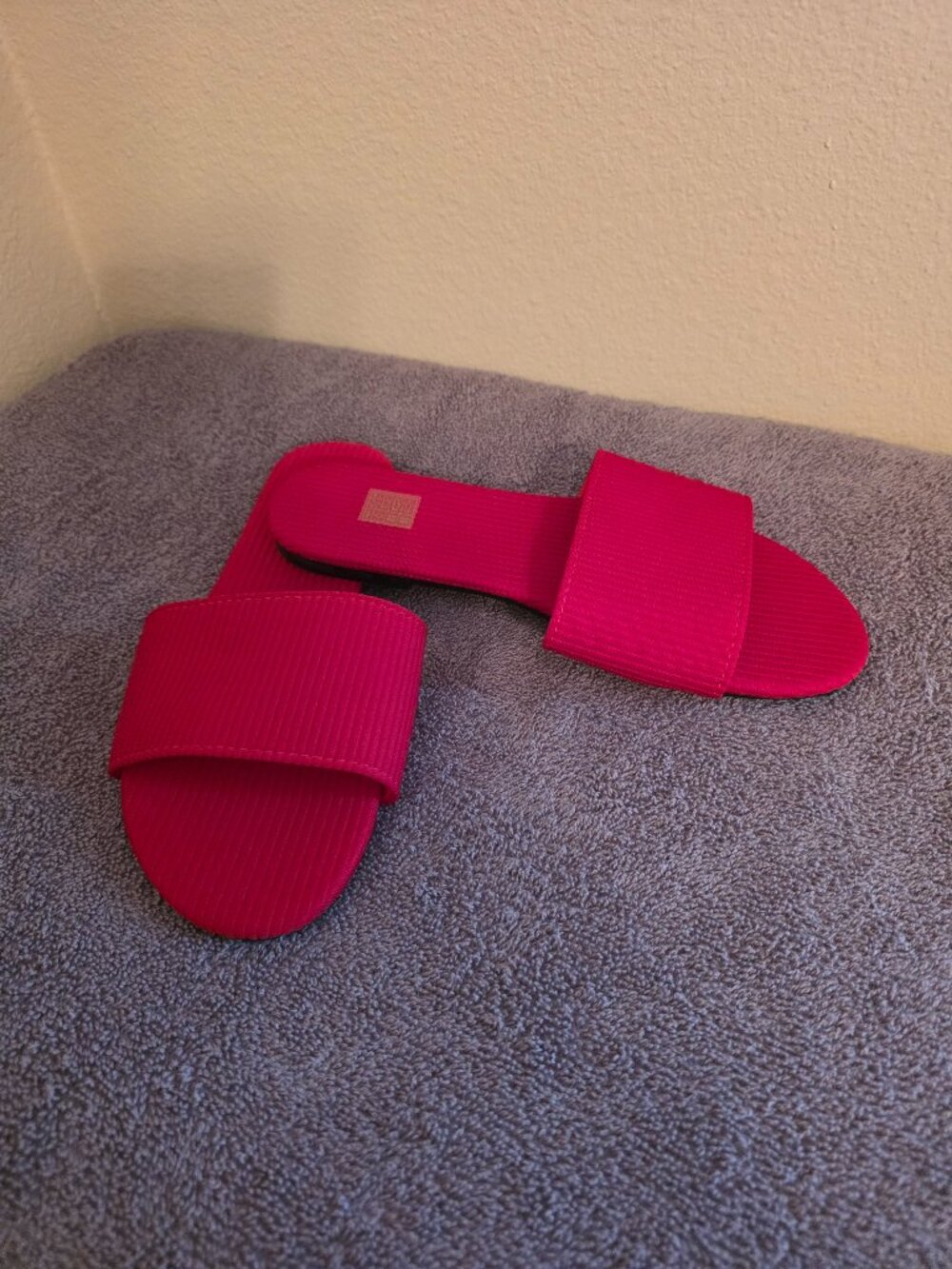 Red Cloth Sandals Size 6.5